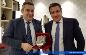 ՓԱՐԻԶԻ ԻՍԻ ԼԷ ՄՈՒԼԻՆՈՅԻ  ՔԱՂԱՔԱՊԵՏՈՒԹԵԱՆ ԱՋԱԿՑՈՒԹԵԱՄԲ ՝Հ.Մ.Ը.Մ. 7.5 ԹՈՆ ՍՆՆԴԵՂԷՆ, ՀԱԳՈՒՍՏՆԵՐ  ԵՒ ԴԵՂՈՐԱՅՔ ԿԸ ԲԱԺՆԷ ԼԻԲԱՆԱՆԱՀԱՅ  ԸՆԿԵՐԱՅԻՆ ԿԱՐԻՔԱՒՈՐ ՊԱՐԱԳԱՆԵՐՈՒ — 6