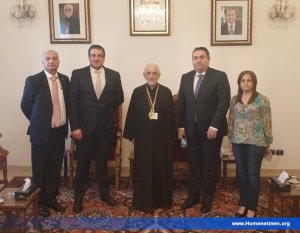 ՓԱՐԻԶԻ ԻՍԻ ԼԷ ՄՈՒԼԻՆՈՅԻ  ՔԱՂԱՔԱՊԵՏՈՒԹԵԱՆ ԱՋԱԿՑՈՒԹԵԱՄԲ ՝Հ.Մ.Ը.Մ. 7.5 ԹՈՆ ՍՆՆԴԵՂԷՆ, ՀԱԳՈՒՍՏՆԵՐ  ԵՒ ԴԵՂՈՐԱՅՔ ԿԸ ԲԱԺՆԷ ԼԻԲԱՆԱՆԱՀԱՅ  ԸՆԿԵՐԱՅԻՆ ԿԱՐԻՔԱՒՈՐ ՊԱՐԱԳԱՆԵՐՈՒ — 8