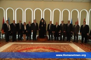 ՄԻՋ-ԴԻՒԱՆԱԿԱՆ 10-ՐԴ ԽՈՐՀՐԴԱԺՈՂՈՎԻ ԱՒԱՐՏԻՆ՝ ՀՈԳԵՀԱՆԳԻՍՏ ՅԱՒԷՏ ԲԱԺՆՈՒԱԾ Հ.Մ.Ը.Մ.ԱԿԱՆՆԵՐՈՒ ՅԻՇԱՏԱԿԻՆ, ՀԱՆԴԻՊՈՒՄ ՄԵԾԻ ՏԱՆՆ ԿԻԼԻԿԻՈՅ ԱՐԱՄ Ա. ՎԵՀԱՓԱՌԻՆ ՀԵՏ, ՅԱՐԳԱՆՔԻ ՏՈՒՐՔ՝ ԾԱՂԿԵՊՍԱԿՆԵՐՈՒ ԶԵՏԵՂՈՒՄՈՎ — 2