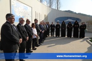 ՄԻՋ-ԴԻՒԱՆԱԿԱՆ 10-ՐԴ ԽՈՐՀՐԴԱԺՈՂՈՎԻ ԱՒԱՐՏԻՆ՝ ՀՈԳԵՀԱՆԳԻՍՏ ՅԱՒԷՏ ԲԱԺՆՈՒԱԾ Հ.Մ.Ը.Մ.ԱԿԱՆՆԵՐՈՒ ՅԻՇԱՏԱԿԻՆ, ՀԱՆԴԻՊՈՒՄ ՄԵԾԻ ՏԱՆՆ ԿԻԼԻԿԻՈՅ ԱՐԱՄ Ա. ՎԵՀԱՓԱՌԻՆ ՀԵՏ, ՅԱՐԳԱՆՔԻ ՏՈՒՐՔ՝ ԾԱՂԿԵՊՍԱԿՆԵՐՈՒ ԶԵՏԵՂՈՒՄՈՎ — 8