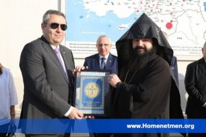ՄԻՋ-ԴԻՒԱՆԱԿԱՆ 10-ՐԴ ԽՈՐՀՐԴԱԺՈՂՈՎԻ ԱՒԱՐՏԻՆ՝ ՀՈԳԵՀԱՆԳԻՍՏ ՅԱՒԷՏ ԲԱԺՆՈՒԱԾ Հ.Մ.Ը.Մ.ԱԿԱՆՆԵՐՈՒ ՅԻՇԱՏԱԿԻՆ, ՀԱՆԴԻՊՈՒՄ ՄԵԾԻ ՏԱՆՆ ԿԻԼԻԿԻՈՅ ԱՐԱՄ Ա. ՎԵՀԱՓԱՌԻՆ ՀԵՏ, ՅԱՐԳԱՆՔԻ ՏՈՒՐՔ՝ ԾԱՂԿԵՊՍԱԿՆԵՐՈՒ ԶԵՏԵՂՈՒՄՈՎ — 9