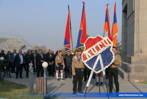 Հ.Մ.Ը.Մ.Ի ՄԻՋ-ԴԻՒԱՆԱԿԱՆ 11-ՐԴ ԽՈՐՀՐԴԱԺՈՂՈՎԻՆ ԲԱՑՈՒՄԸ  ԵՌԱԲԼՈՒՐԻ ՆԱՀԱՏԱԿԱՑ ՊԱՆԹԷՈՆԷՆ — 3